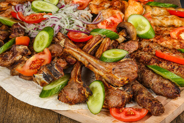 Grilled various meat mix vith vegetables