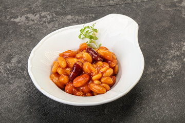 Baked kidney in tomato sauce