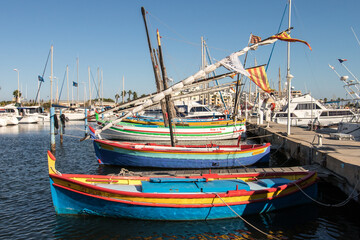 Barques catalanes à Port Barcarès dans les Pyrénées orientales (France)