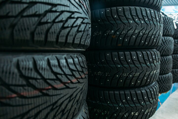 car tires are in a pile, close-up © Дмитрий Бесов