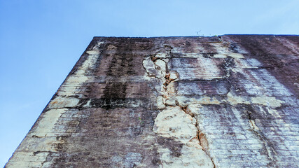 Cracked concrete wall at the outdoor that affected with earthquake and collapsed ground