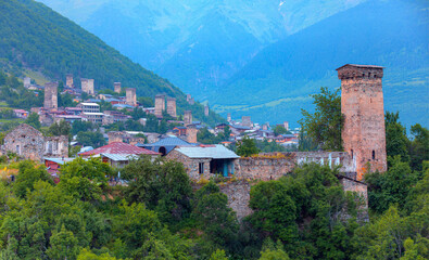 Obraz premium Mountain village with ancient towers at dusk - Mestia, Svaneti, Georgia