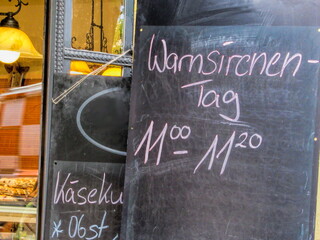 berlin, deutschland - warnsirenentag