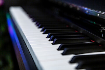 Fortepian pianino2