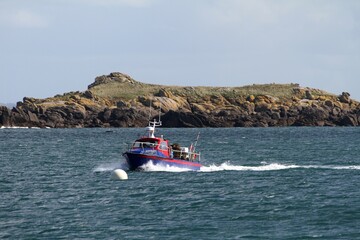 pêche du homard dans l'archipel des îles Chausey dans la Manche