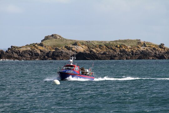 p&ecirc;che du homard dans l'archipel des &icirc;les Chausey dans la Manche