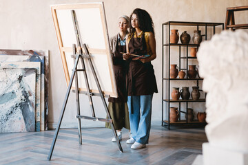 Mature teacher talking with her student during class in art school © Drobot Dean