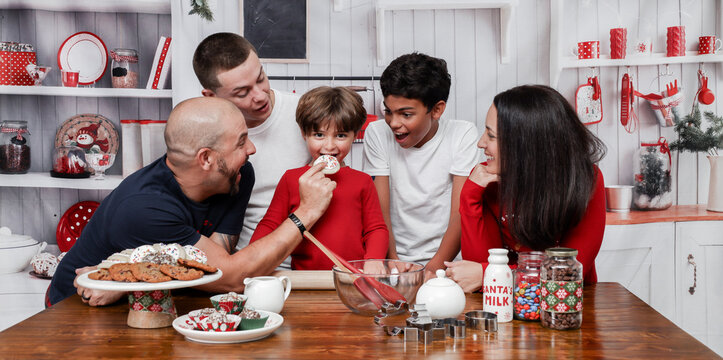 family, kids, baking Christmas cookies having family time traditions Stock photo Royalty free