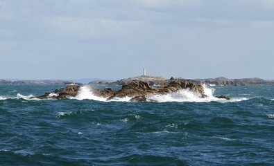 îlots rocheux dans l'archipel des îles Chausey en Normandie dans la Manche
