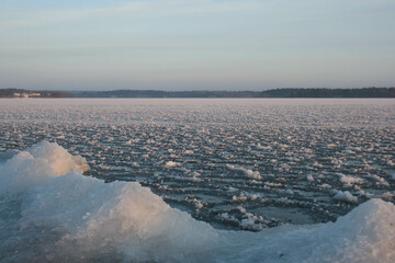 Naklejka premium morning lake view 