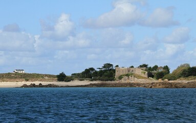 le château Renault sur l'île Chausey, archipel au large de Granville dans la Manche