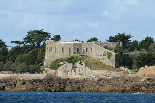 le ch&acirc;teau Renault sur l'&icirc;le Chausey, archipel en Normandie dans la Manche