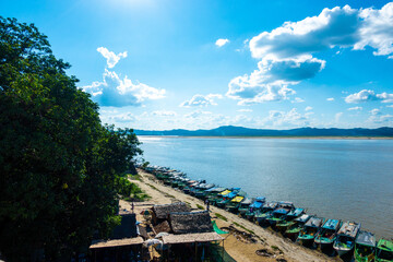 Obraz premium view of the river in Bagan, Myanmar 