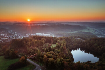 Steinbruches im Sonnenaufgang