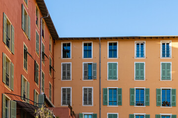 Fototapeta na wymiar facades of buildings in the historic old town of Nice