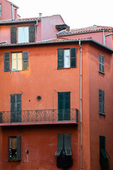 Fototapeta na wymiar facades of buildings in the historic old town of Nice