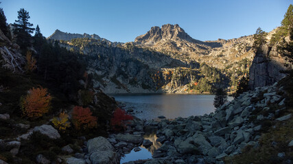 Naklejka premium Aiguestortes i Estany de Sant Maurici