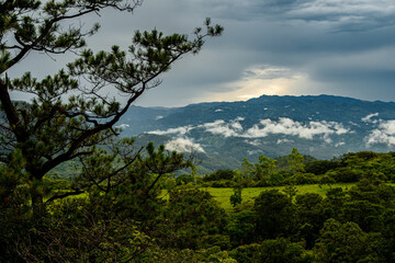 Obraz premium Panoramic view of the sunset in the mountains of Honduras from near the border with El Salvador