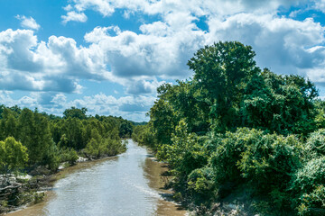 Fototapeta na wymiar The banks of the San Antonio river