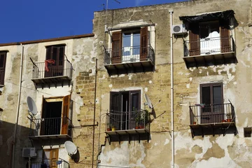 Foto op Plexiglas Palermo old building in Ballarò neighborhood, Sicily, Italy © Alessio Russo