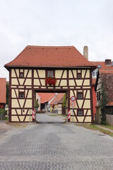 Torhaus in Ickelheim. Dorftor.