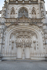 Obraz premium Entrance door with arches and sculptures of the cathedral of Bourg en Bresse in France