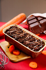 Bolo de cenoura com chocolate
