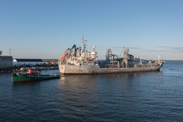 Grain Ship towed by tug Buffalo Harbor