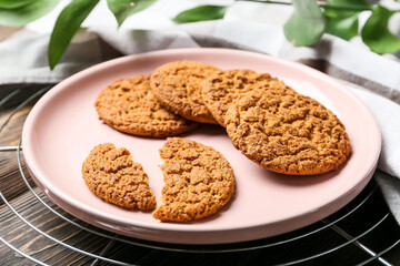Plate with tasty hojicha cookies on table