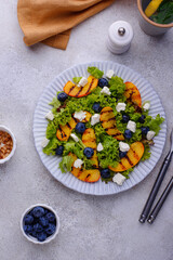 Salad with grilled peach, blueberry and feta