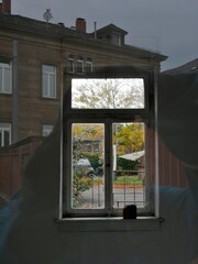 Fenster im Gebäude mit Spiegelung