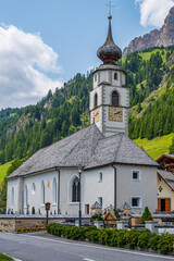 Fototapeta na wymiar Church in Colfosco, Val Badia