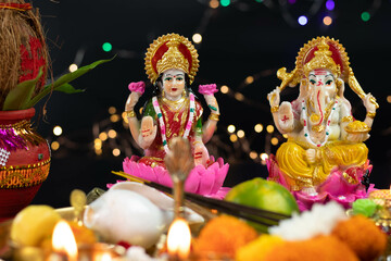 Statue Of Mata Lakshmi And Bhagwan Ganpati Bapa With Kalash, Pooja Thali, Shankh Agarbatti. Diwali Puja , New Year, Deepawali Or Shubh Deepavali Theme