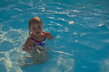 Fototapeta na wymiar child playing in the water