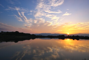 夜と朝の間、輝きだす空