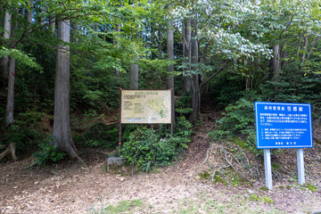 ユガテへの塔中