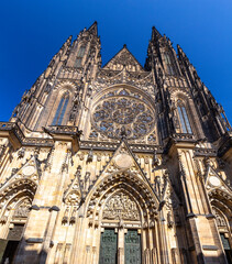 Fototapeta premium Beautiful St. Vitus Cathedral in Praszky Hrad, Prague, Czechia.