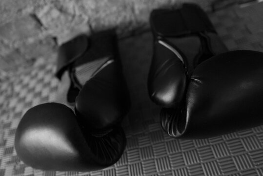 Gloves 