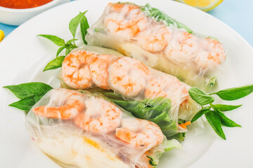 Vietnamese Food：Fresh Spring Roll with shrimps,