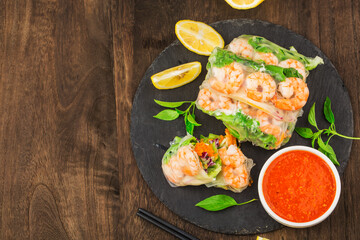 Vietnamese Food：Fresh Spring Roll with shrimps,