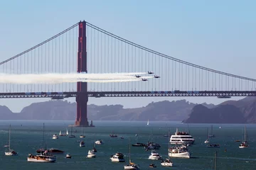 Foto op Aluminium Fleet Week Blue Angel Flying  over Golden Gate Bridge, San Francisco © Jennifer Chen