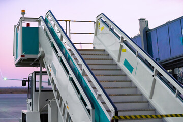 Plane ladder for disembarking and boarding passengers on board of the aircraft