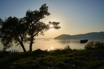 Obraz premium びわ湖 湖北水鳥公園付近からの夕景