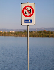 Señal de advertencia / informació prohibido pescar
