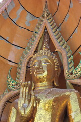 Fototapeta premium golden buddha statue