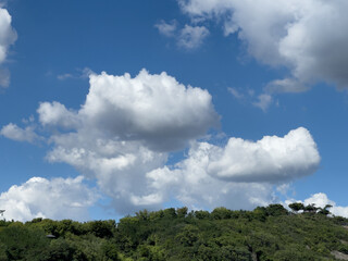 Obraz premium blue sky with clouds over the mountains