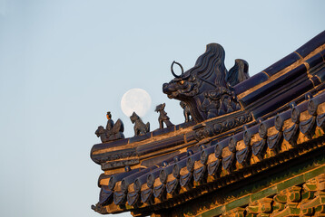 Immortals, beasts on the eave of the building in Temple of Heaven and the moon