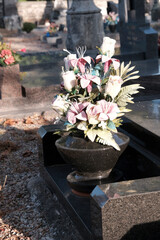 bouquet au cimetière