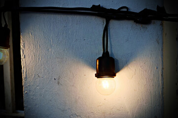 Using tungsten lamps to decorate at night 