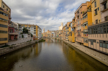 Naklejka na ściany i meble The River Onyar in the city of Girona, Spain